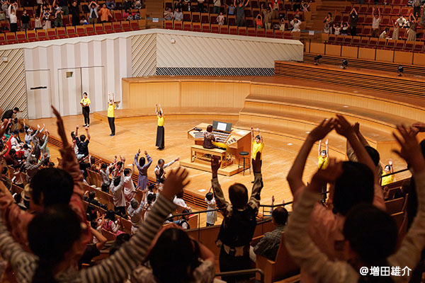 オルガンミニコンサート&照明ショー 2/2